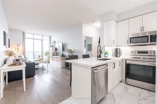 Additional image 9 of 90 Absolute Ave Unit 1611