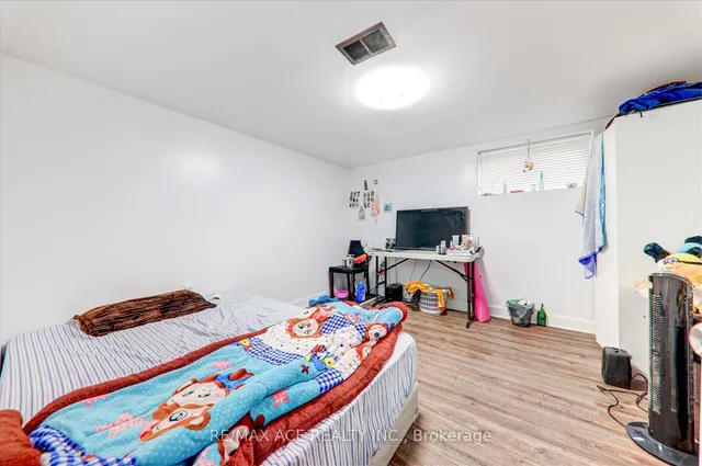 Additional image 11 of 12 Restever Gate