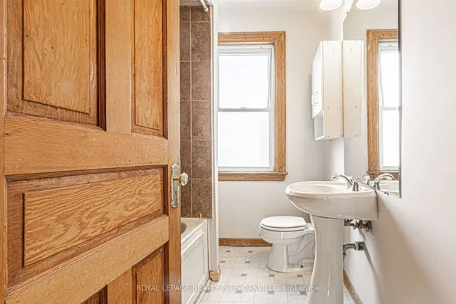 Additional image 31 of 58 Lorne Ave