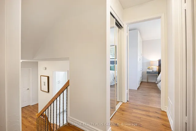 Additional image 15 of 24 Menoke Crt