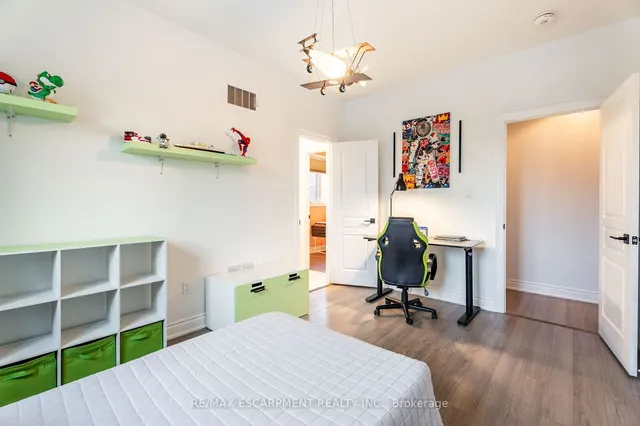 Additional image 33 of 266 Humphrey St