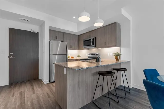 Additional image 9 of 16 MARKLE Cres Unit 213