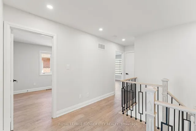 Additional image 31 of 43 Polonia Ave