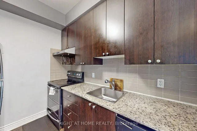 Additional image 8 of 181 Village Green Sq Unit 1218