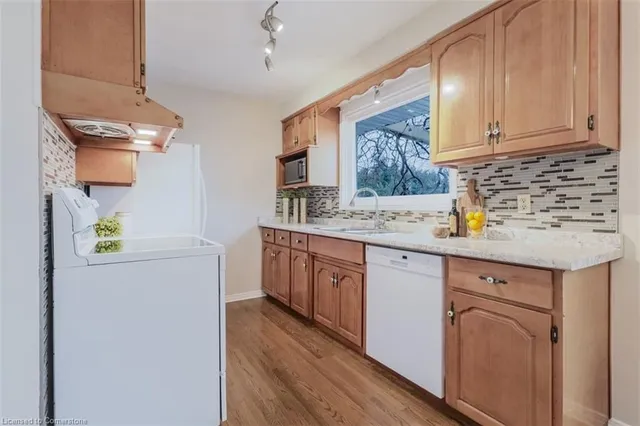 Additional image 11 of 574 Louise Dr