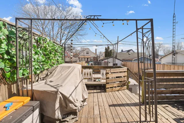 Additional image 36 of 124 Cameron Ave