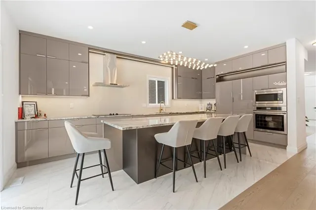 Additional image 20 of 37 Roselawn Ave