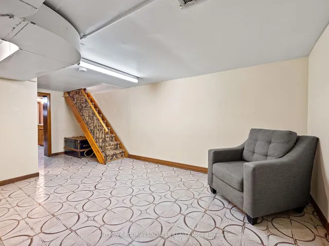 Additional image 20 of 696 Crawford St