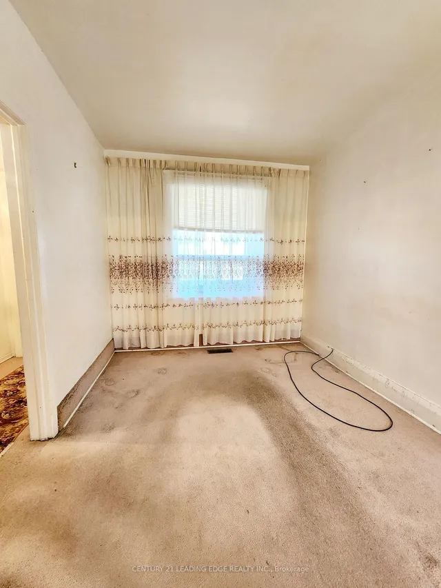 Additional image 36 of 635 Coxwell Ave