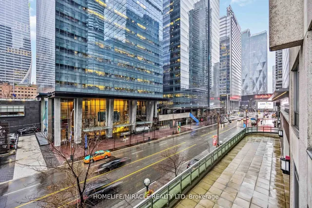 Additional image 18 of 30 Grand Trunk Cres Unit 302