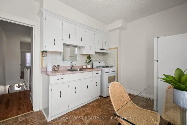 Additional image 15 of 119 Bellwoods Ave