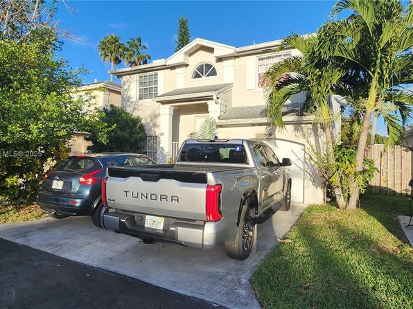 10073 SW 117th Ct, Miami, FL 33186