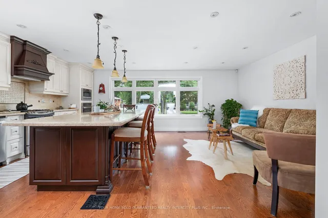 Additional image 9 of 8 Neapolitan Dr