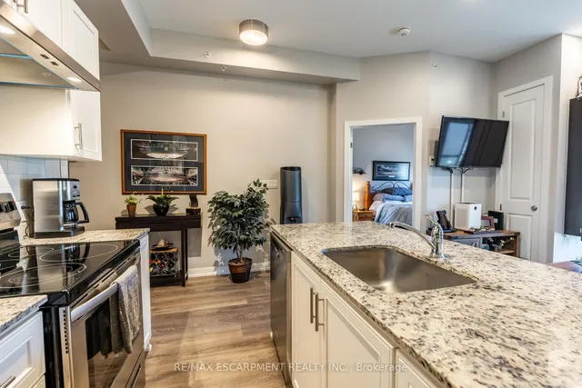 Additional image 15 of 4040 UPPER MIDDLE Rd Unit 102