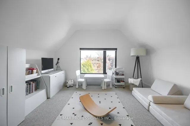 Additional image 18 of 21 Alhambra Ave