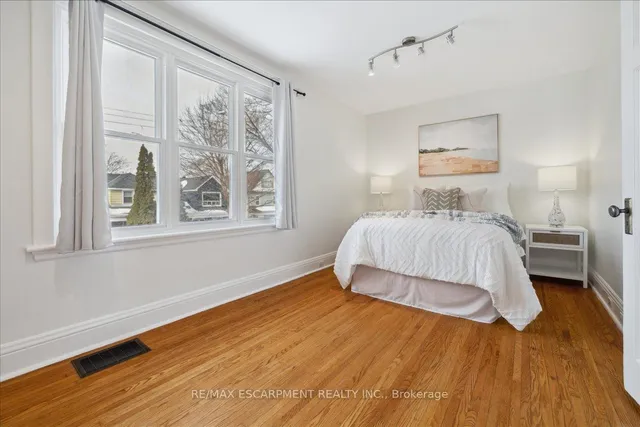 Additional image 16 of 100 Balmoral Ave