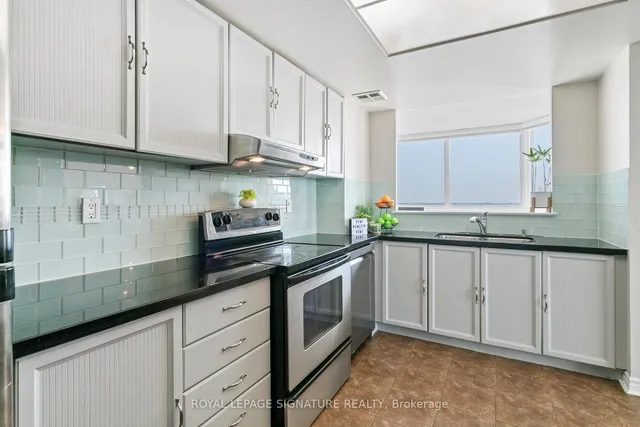 Additional image 19 of 8 Lisa St Unit PH2907