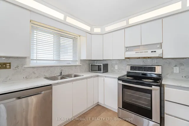 Additional image 17 of 23 Strathavon Dr