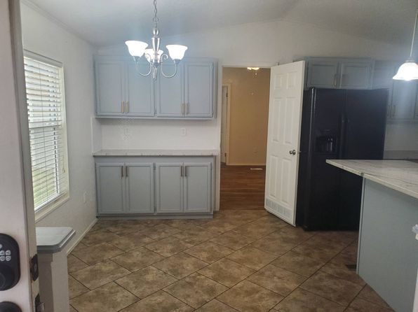 5806 Redwood Dr W, Fort Worth, TX 76119