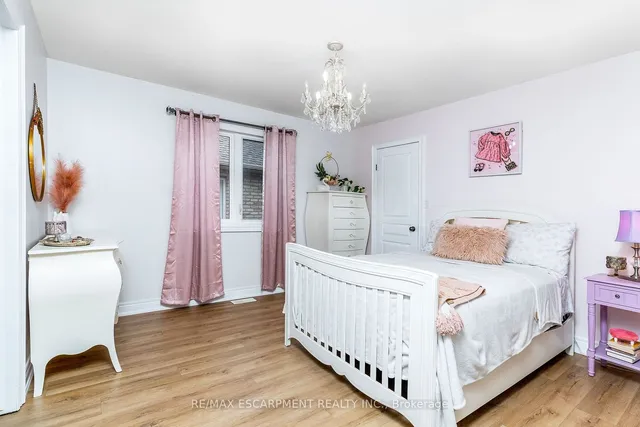 Additional image 18 of 240 CLOVERLEAF Dr