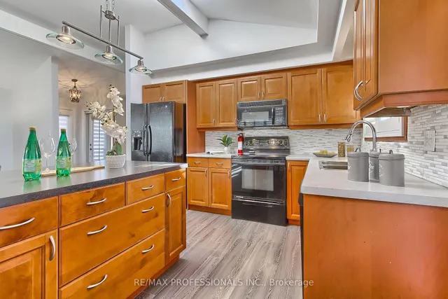 Additional image 22 of 425 CANTERBURY Cres