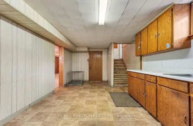 Additional image 27 of 51 Robroy Ave