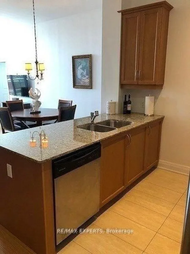 Additional image 15 of 530 St Clair Ave Unit 302