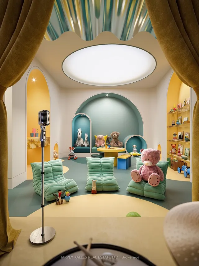 Additional image 10 of 10 Castlefield Ave Unit 910