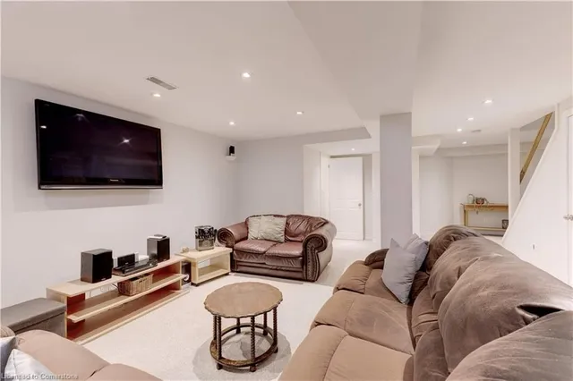 Additional image 41 of 85 Chatsworth Cres