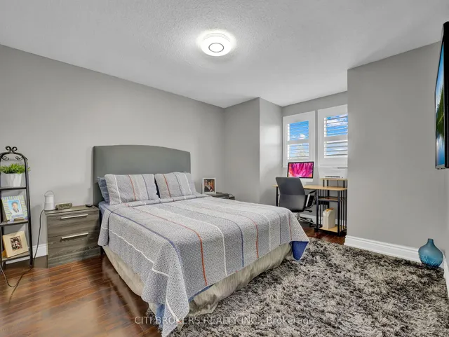 Additional image 23 of 123 Sal Circ