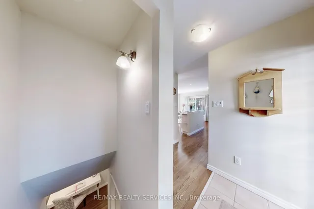 Additional image 6 of 1 Hollowood Crt