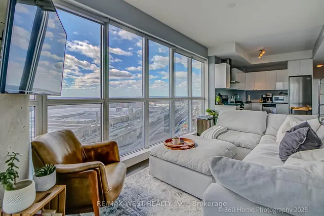 Additional image 13 of 51 East Liberty St Unit 1512