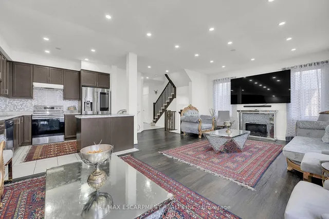 Additional image 19 of 47 Sauvignon Cres