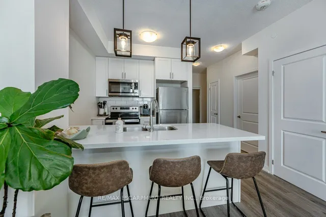 Additional image 7 of 450 Dundas St Unit 436