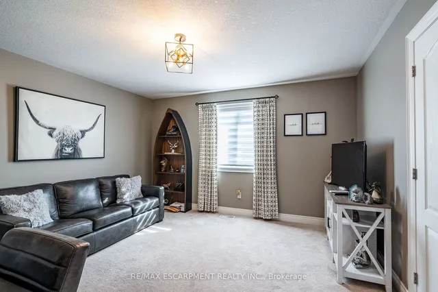 Additional image 34 of 80 Commando Crt