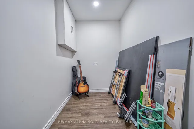 Additional image 40 of 55 Phalen Cres