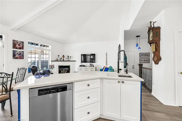 Additional image 22 of 86 Silverbirch Blvd