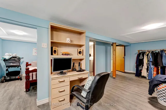 Additional image 15 of 159 Grosvenor Ave