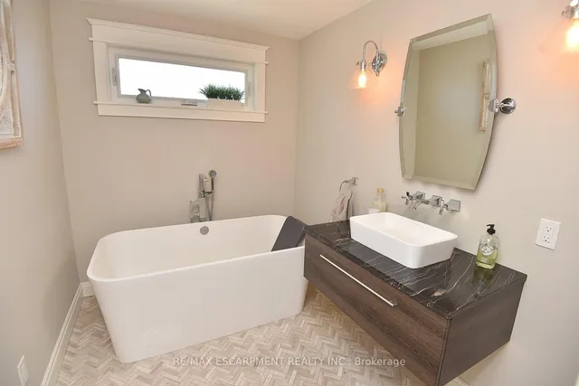 Additional image 32 of 625 Ardleigh Cres