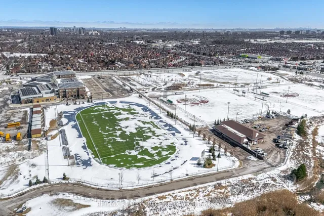 Additional image 39 of 122 Teal Crest Circ