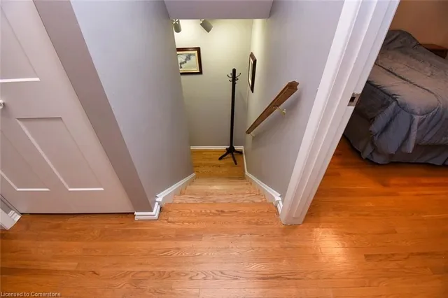 Additional image 15 of 6 Hugo Crt