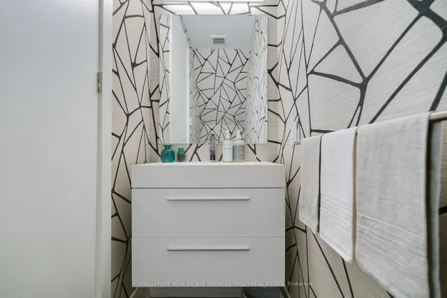 Additional image 11 of 165 Pears Ave Unit TH10