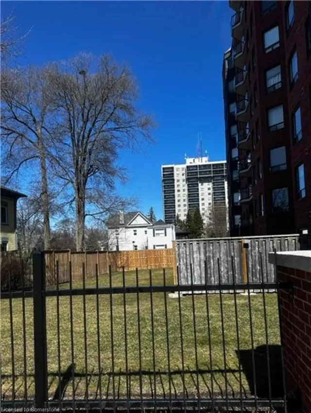 Additional image 19 of 10 Ellen St Unit 103