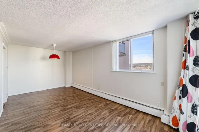 Additional image 19 of 975 WARWICK Crt Unit 1402