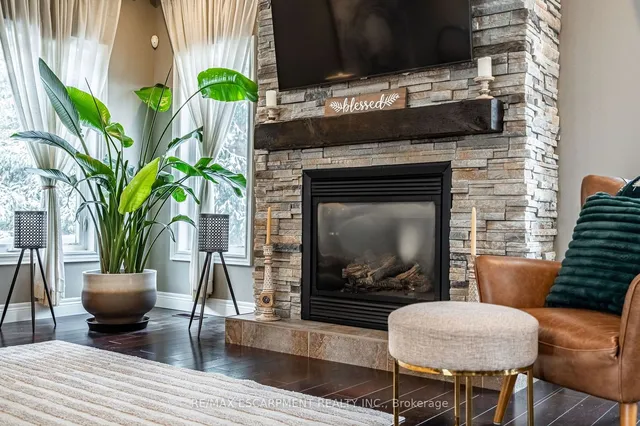 Additional image 20 of 80 Commando Crt