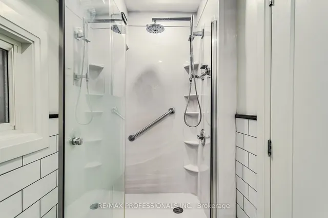 Additional image 27 of 135 Grosvenor Ave