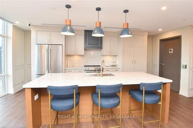 Additional image 13 of 450 dundas St Unit 233