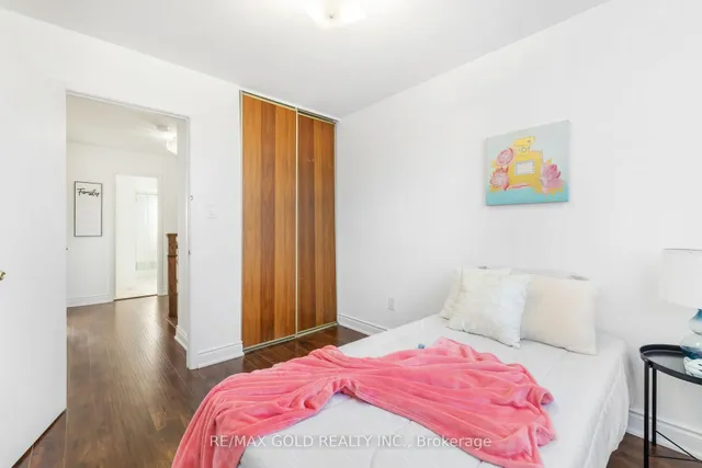 Additional image 25 of 7560 Goreway Dr Unit 18