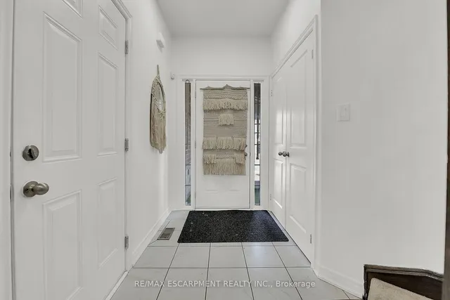 Additional image 21 of 47 Sauvignon Cres