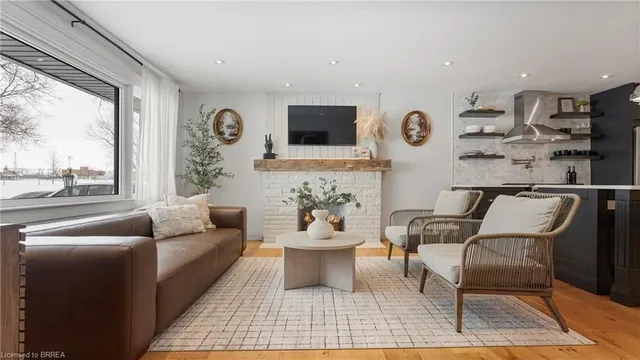 Additional image 4 of 4 Holt Ave